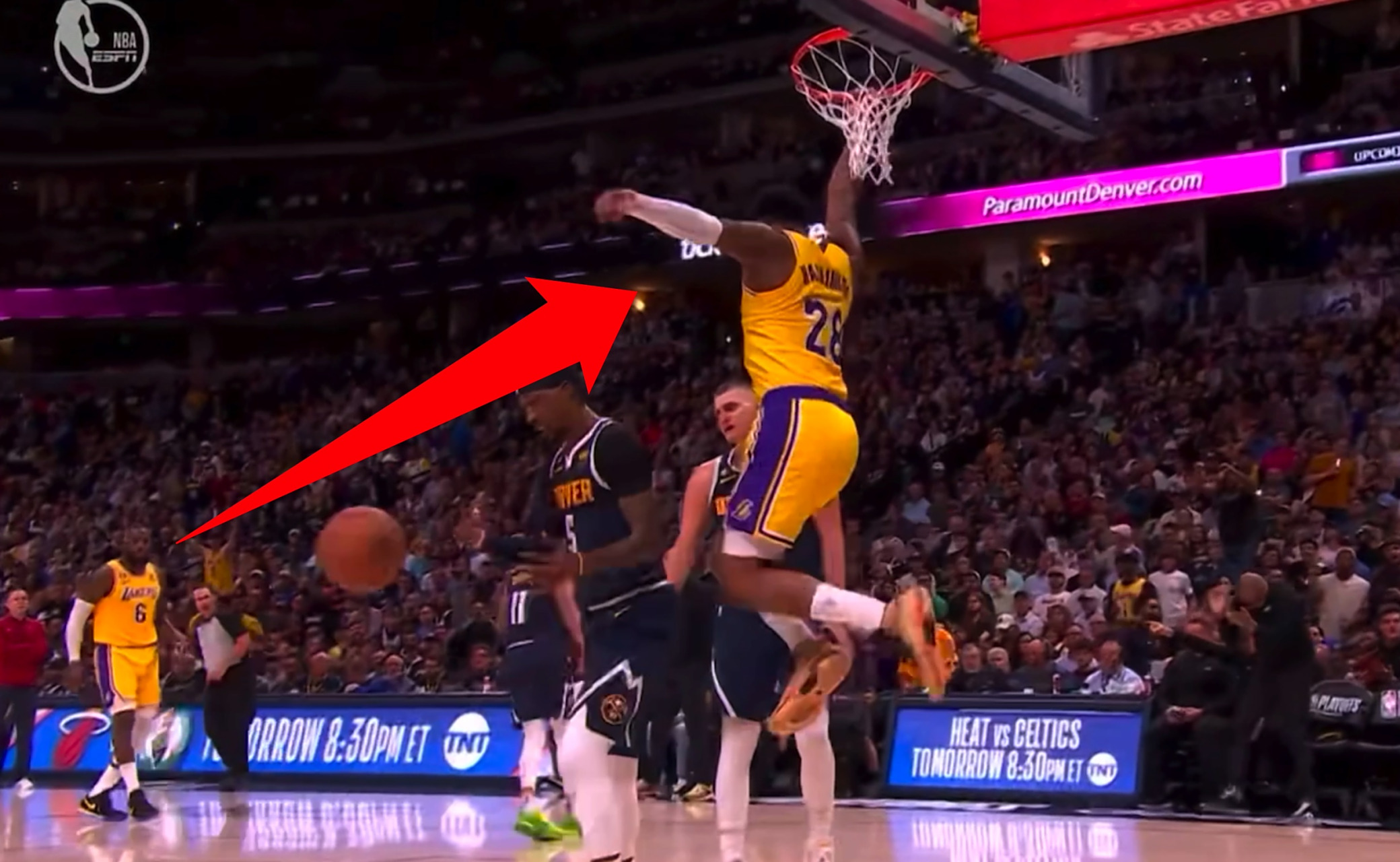 詹姆斯在日本队比赛中险胜，刷新纪录引发热议！观众掌声雷动的简单介绍-九游体育官网